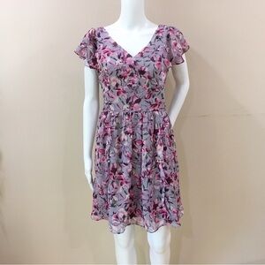 NWT Express Womens size 8  Floral Printed Ruffle V Neck Mini Dress Grey